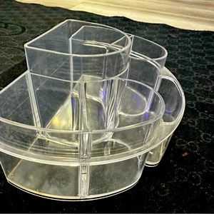 Makeup organizer. Like New. I have no use for this anymore. Open To Offers😊